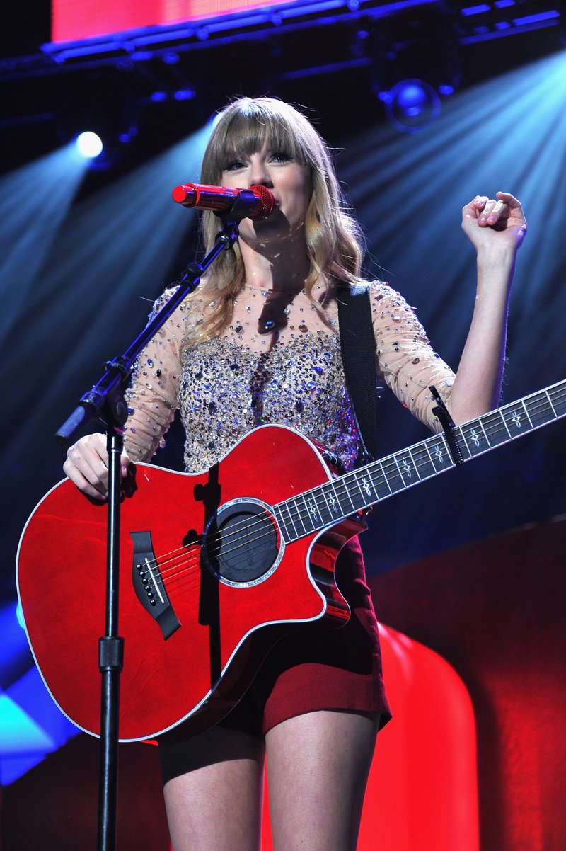 Taylor Swift at Z100's 2012 Jingle Ball — photo 43