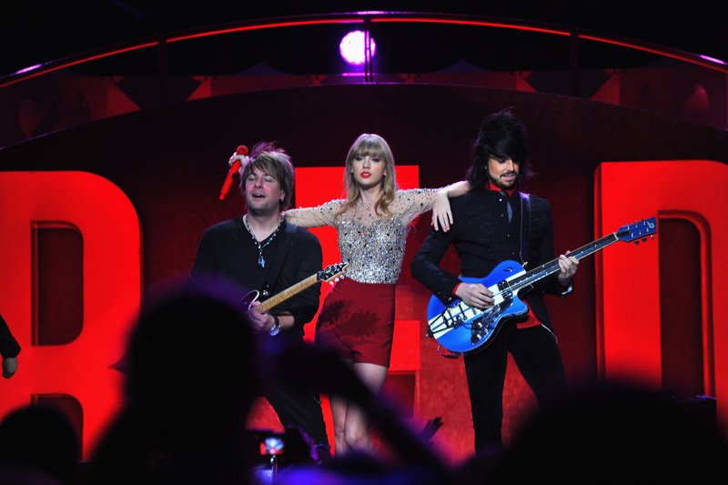Taylor Swift at Z100's 2012 Jingle Ball — photo 44
