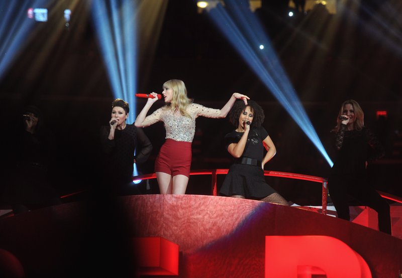 Taylor Swift at Z100's 2012 Jingle Ball — photo 48