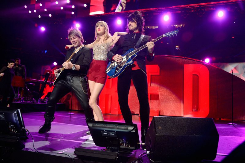 Taylor Swift at Z100's 2012 Jingle Ball — photo 68