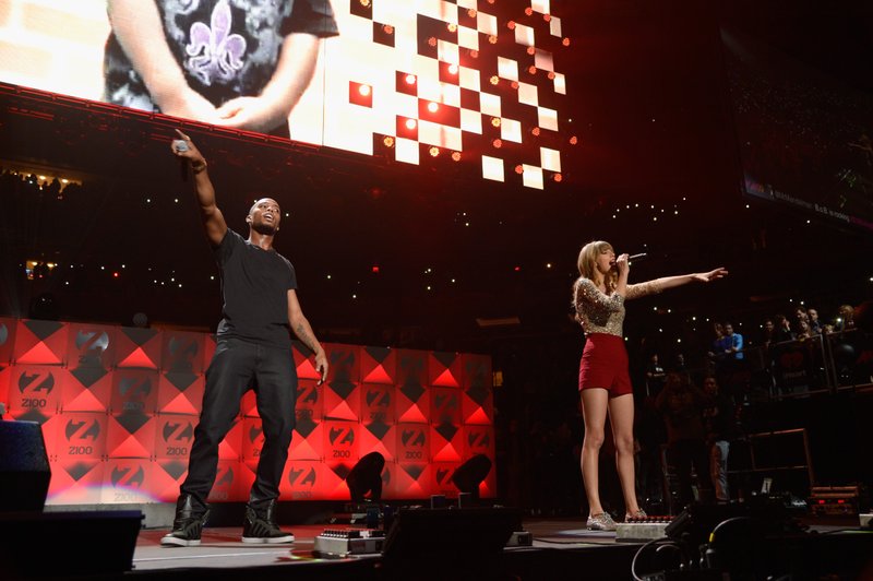 Taylor Swift at Z100's 2012 Jingle Ball — photo 72