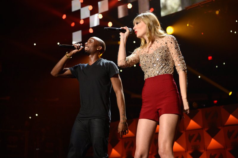 Taylor Swift at Z100's 2012 Jingle Ball — photo 73