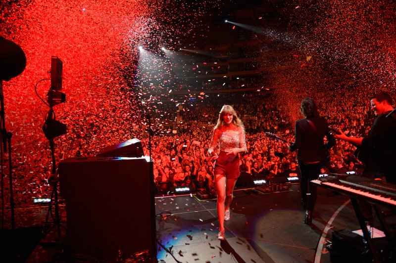 Taylor Swift at Z100's 2012 Jingle Ball — photo 89