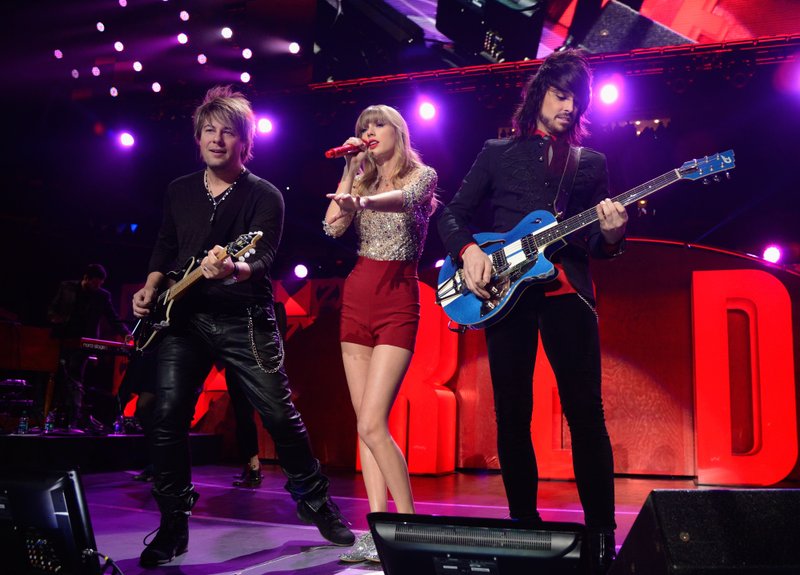 Taylor Swift at Z100's 2012 Jingle Ball — photo 92