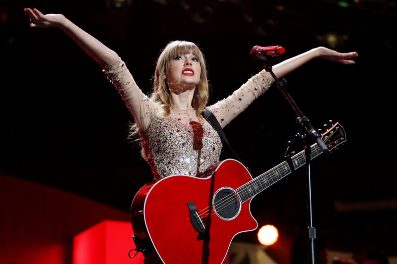 Taylor Swift at Z100's 2012 Jingle Ball — photo 100