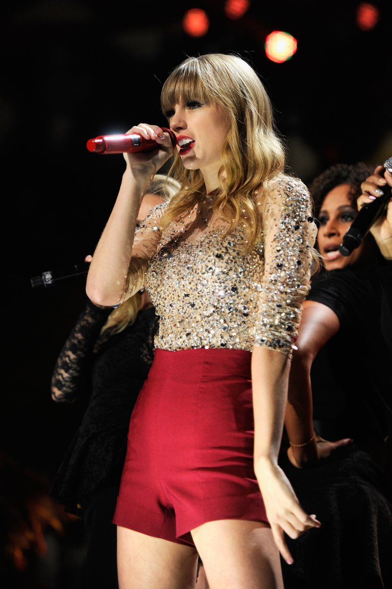 Taylor Swift at Z100's 2012 Jingle Ball — photo 104