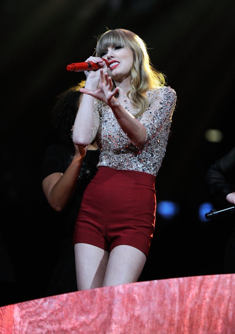 Taylor Swift at Z100's 2012 Jingle Ball — photo 105
