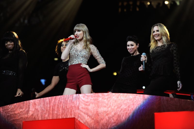 Taylor Swift at Z100's 2012 Jingle Ball — photo 109