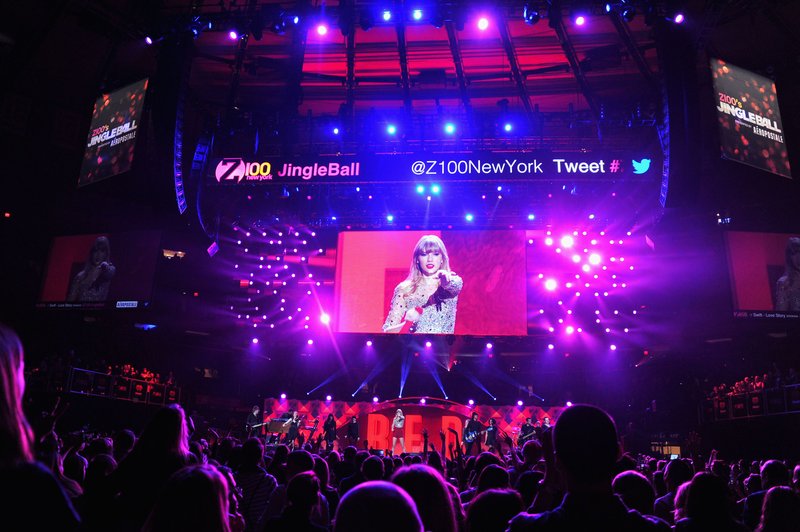 Taylor Swift at Z100's 2012 Jingle Ball — photo 123