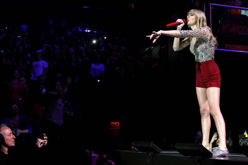 Taylor Swift at Z100's 2012 Jingle Ball — photo 157