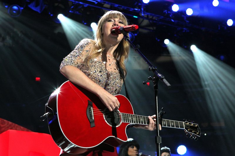 Taylor Swift at Z100's 2012 Jingle Ball — photo 158