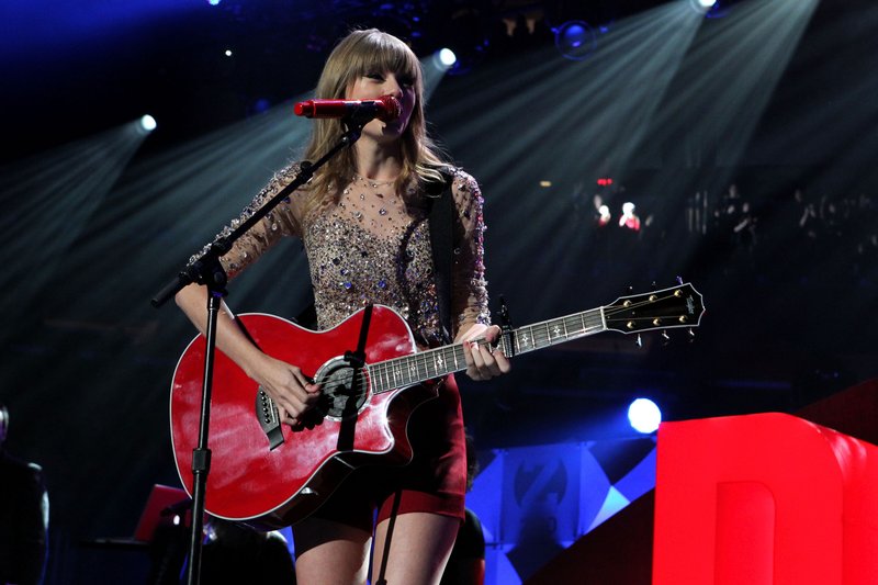 Taylor Swift at Z100's 2012 Jingle Ball — photo 160