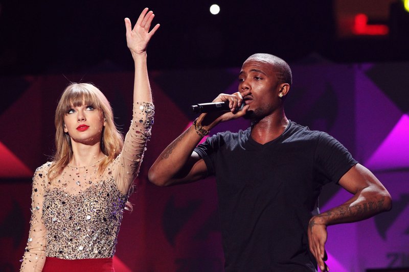 Taylor Swift at Z100's 2012 Jingle Ball — photo 171