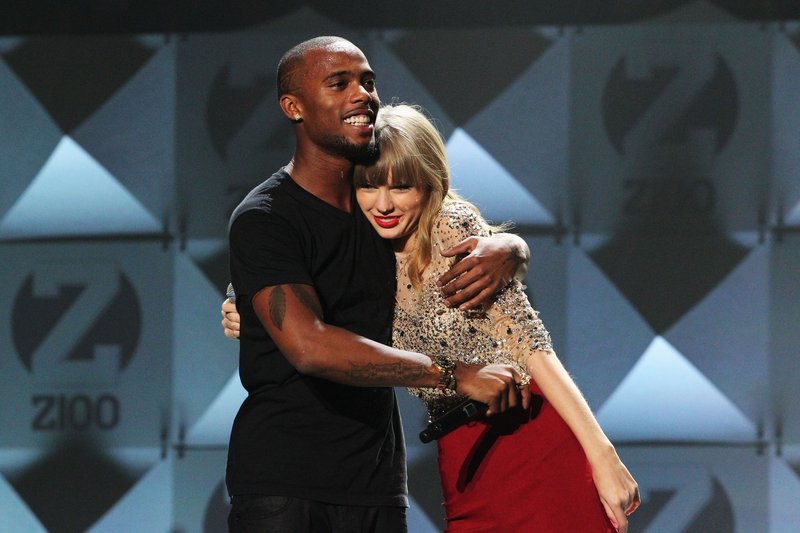 Taylor Swift at Z100's 2012 Jingle Ball — photo 184