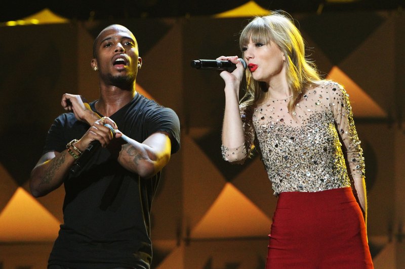 Taylor Swift at Z100's 2012 Jingle Ball — photo 185