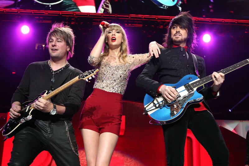 Taylor Swift at Z100's 2012 Jingle Ball — photo 193