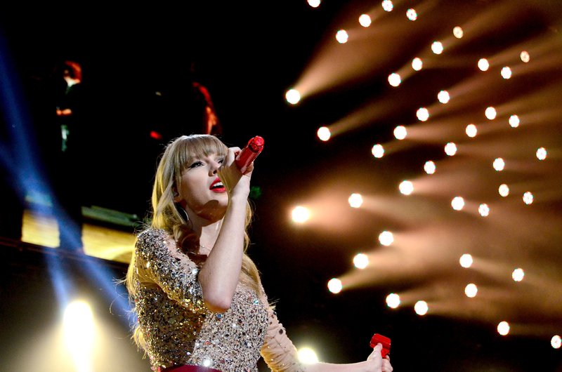 Taylor Swift at Z100's 2012 Jingle Ball — photo 195