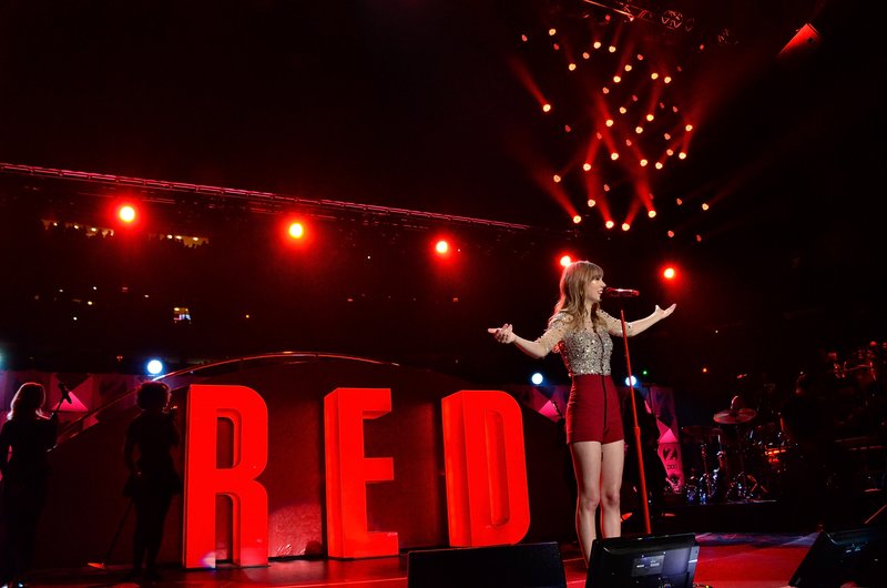 Taylor Swift at Z100's 2012 Jingle Ball — photo 201