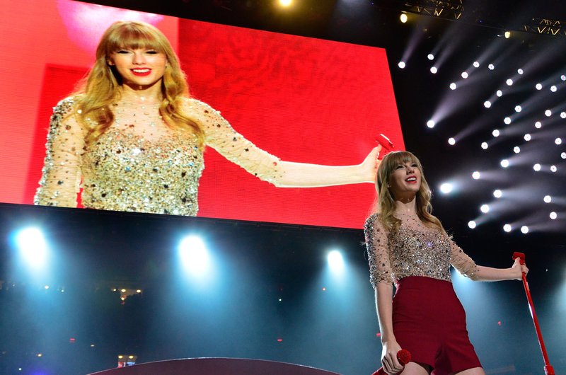 Taylor Swift at Z100's 2012 Jingle Ball — photo 208