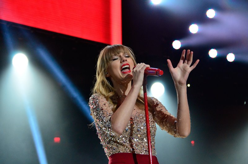 Taylor Swift at Z100's 2012 Jingle Ball — photo 211