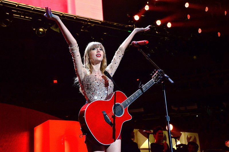 Taylor Swift at Z100's 2012 Jingle Ball — photo 215