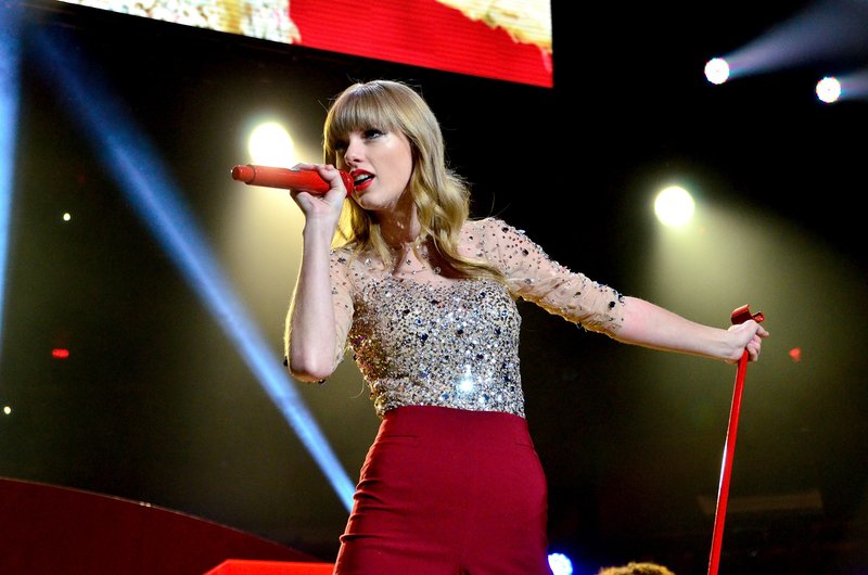 Taylor Swift at Z100's 2012 Jingle Ball — photo 217