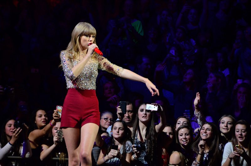 Taylor Swift at Z100's 2012 Jingle Ball — photo 219