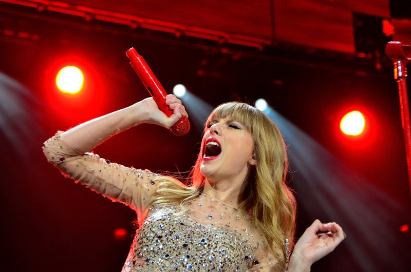 Taylor Swift at Z100's 2012 Jingle Ball — photo 220