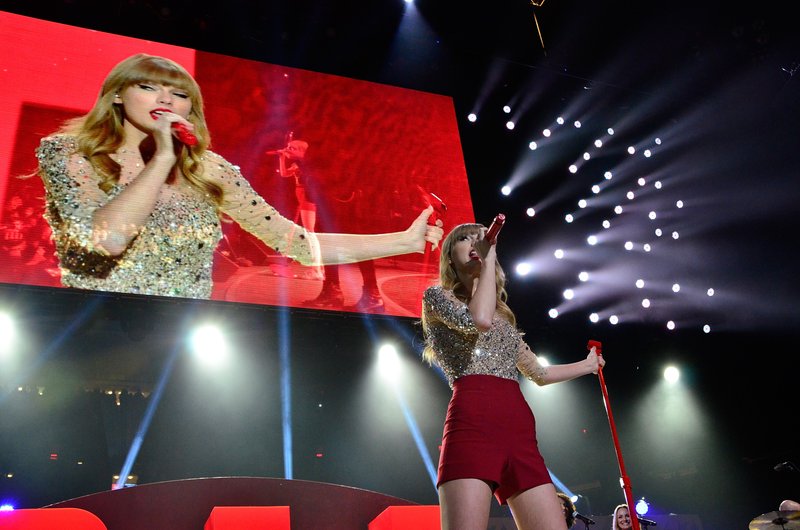 Taylor Swift at Z100's 2012 Jingle Ball — photo 225