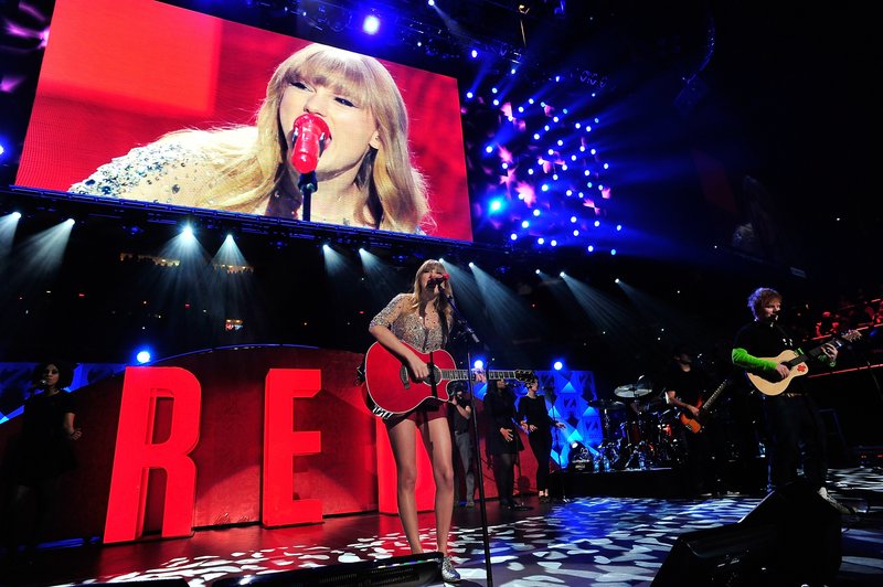Taylor Swift at Z100's 2012 Jingle Ball — photo 228