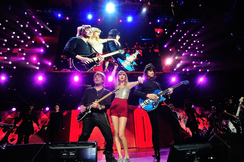 Taylor Swift at Z100's 2012 Jingle Ball — photo 230