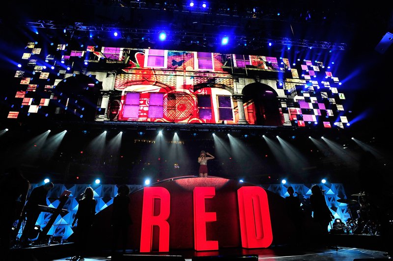 Taylor Swift at Z100's 2012 Jingle Ball — photo 231