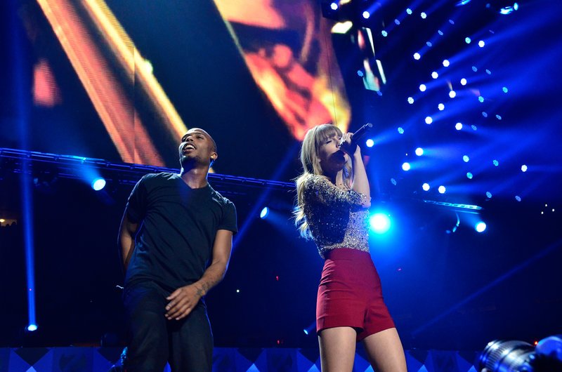 Taylor Swift at Z100's 2012 Jingle Ball — photo 236