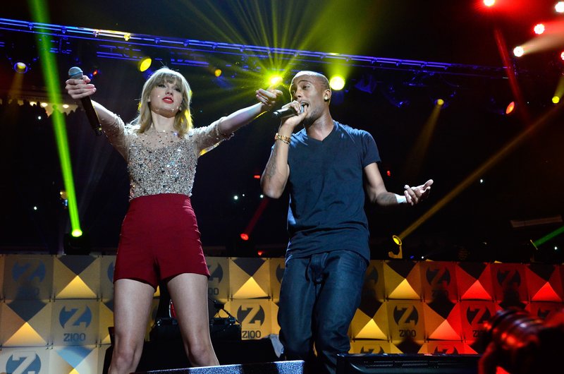 Taylor Swift at Z100's 2012 Jingle Ball — photo 237