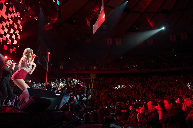 Taylor Swift at Z100's 2012 Jingle Ball — photo 244