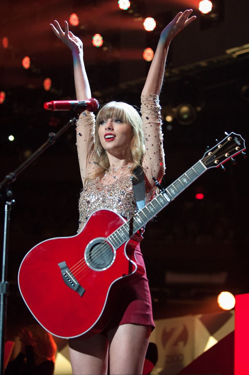 Taylor Swift at Z100's 2012 Jingle Ball — photo 245