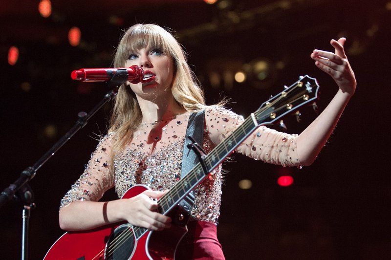 Taylor Swift at Z100's 2012 Jingle Ball — photo 250