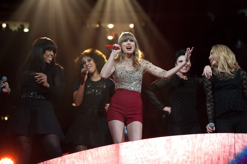 Taylor Swift at Z100's 2012 Jingle Ball — photo 261