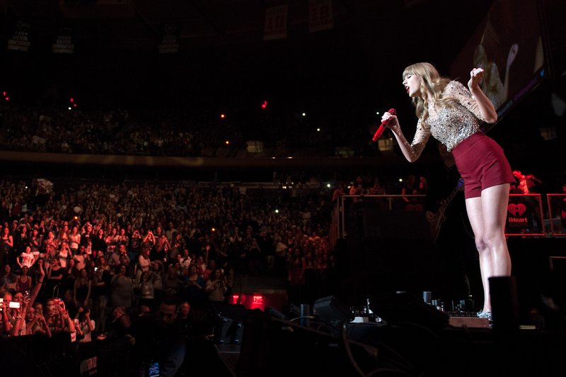 Taylor Swift at Z100's 2012 Jingle Ball — photo 262