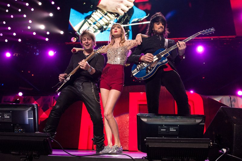 Taylor Swift at Z100's 2012 Jingle Ball — photo 269
