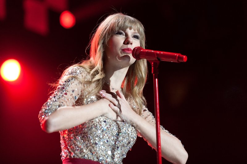 Taylor Swift at Z100's 2012 Jingle Ball — photo 276