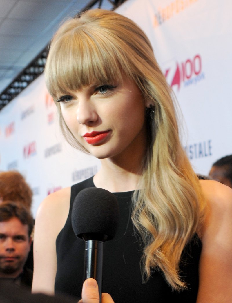 Taylor Swift at Z100's 2012 Jingle Ball — photo 361