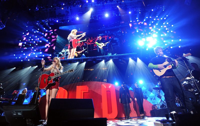 Taylor Swift at Z100's 2012 Jingle Ball — photo 410