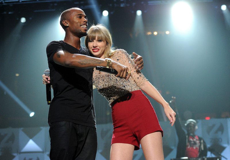 Taylor Swift at Z100's 2012 Jingle Ball — photo 412