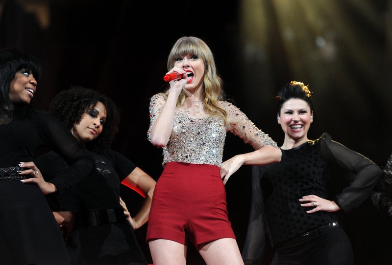 Taylor Swift at Z100's 2012 Jingle Ball — photo 423