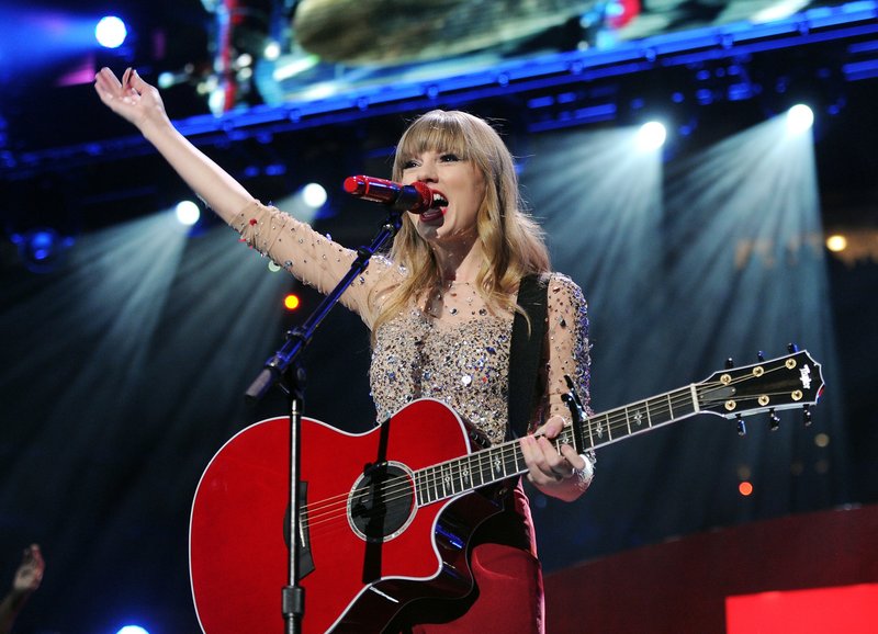 Taylor Swift at Z100's 2012 Jingle Ball — photo 424