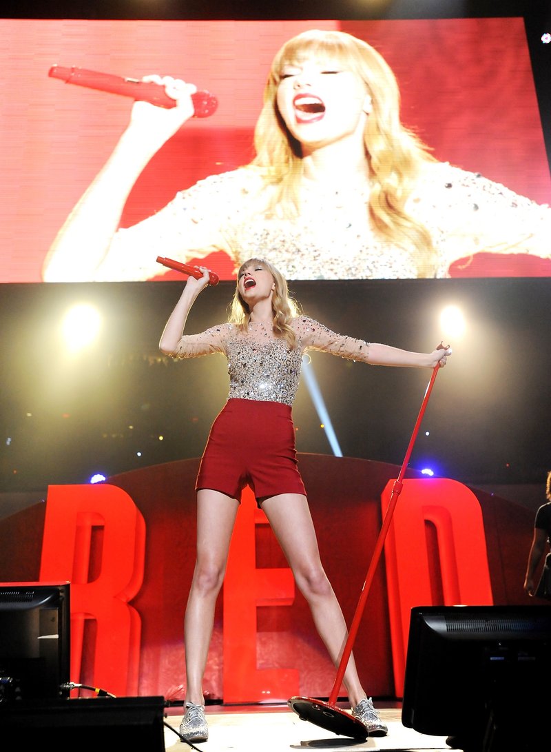Taylor Swift at Z100's 2012 Jingle Ball — photo 426