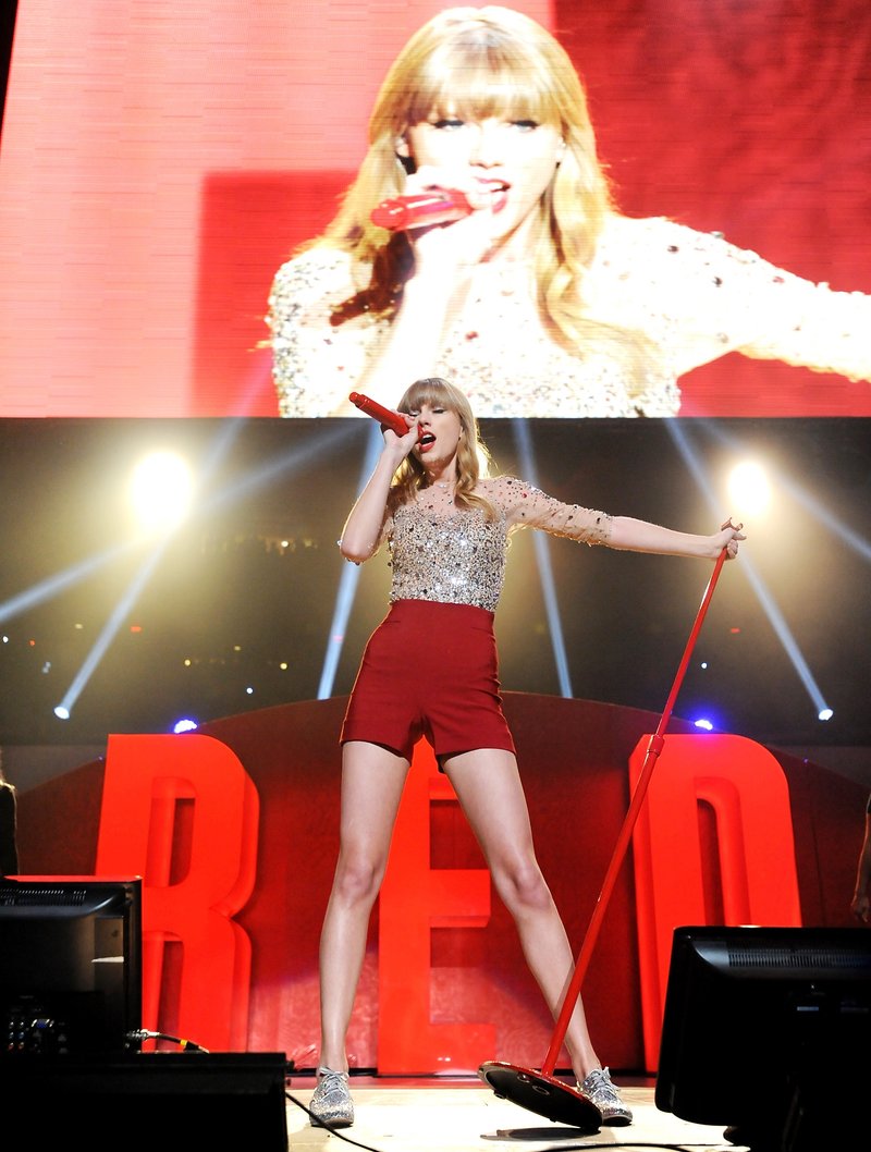 Taylor Swift at Z100's 2012 Jingle Ball — photo 427