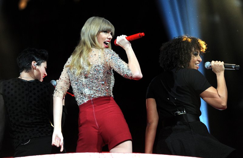 Taylor Swift at Z100's 2012 Jingle Ball — photo 434