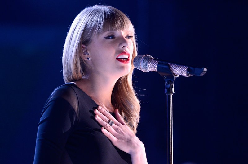 Taylor Swift at ACM Presents: Tim McGraw's Superstar Summer Night — photo 11